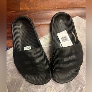 Man 5 / Women 6 Adidas Originals Adilette 22 Black Scarlet Unisex Slip On Sandal